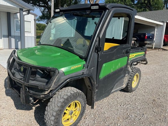 2021 John Deere XUV 835M Equipment Image0