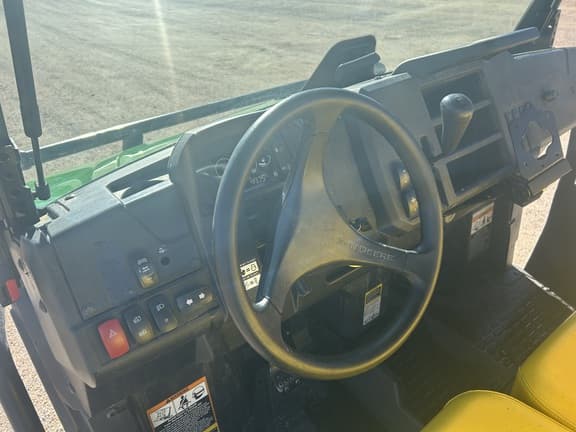 Image of John Deere XUV 835M equipment image 4