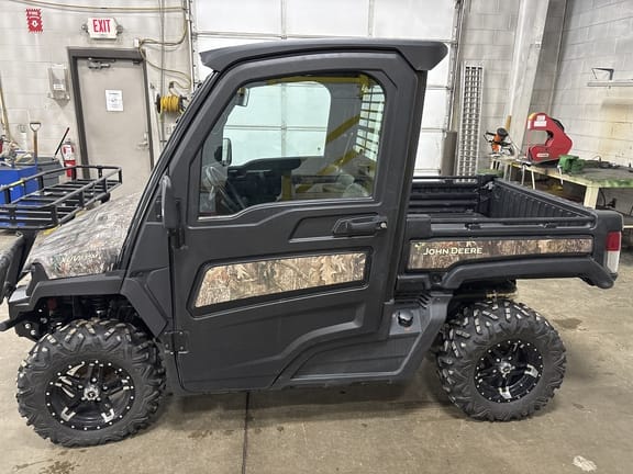 2021 John Deere XUV 835M Equipment Image0