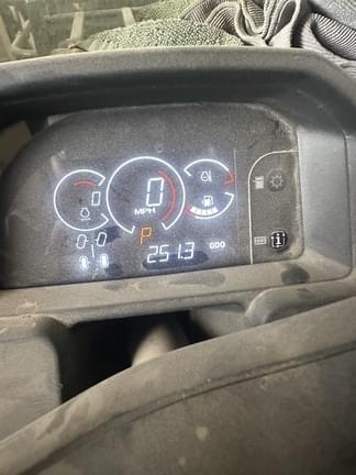 Image of John Deere XUV 835M equipment image 4