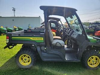 Image of John Deere XUV 835M equipment image 1