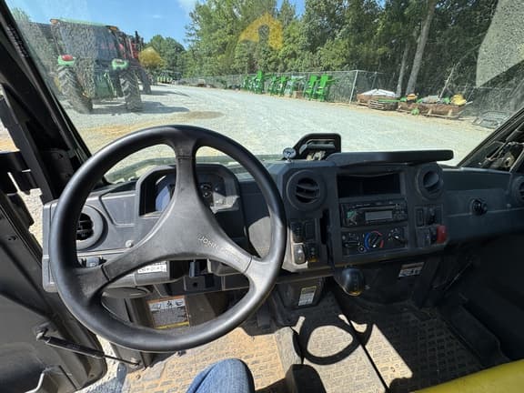 Image of John Deere XUV 835M equipment image 4