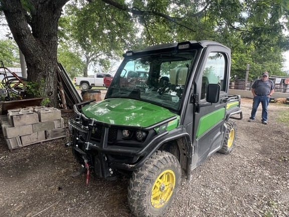 2021 John Deere XUV 835M Equipment Image0