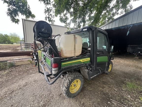 Image of John Deere XUV 835M equipment image 4