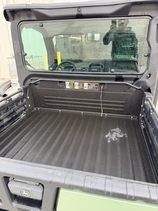 Image of John Deere XUV 835M equipment image 3