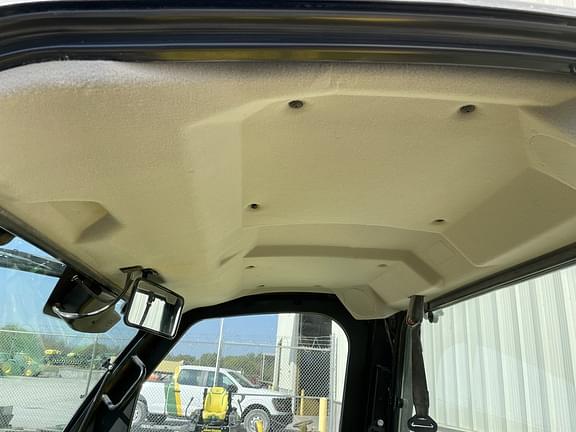 Image of John Deere XUV 835M equipment image 3