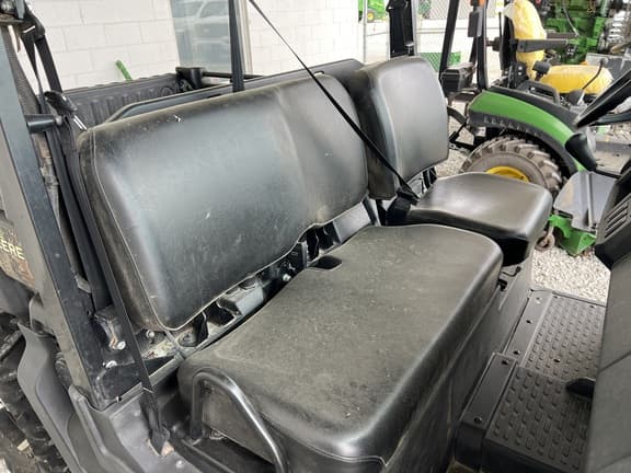 Image of John Deere XUV 835M equipment image 3