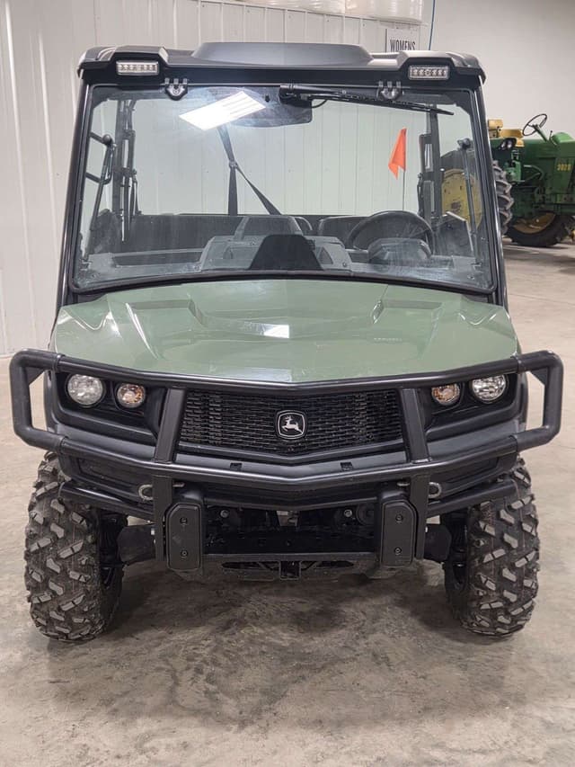 Image of John Deere XUV 835M equipment image 1