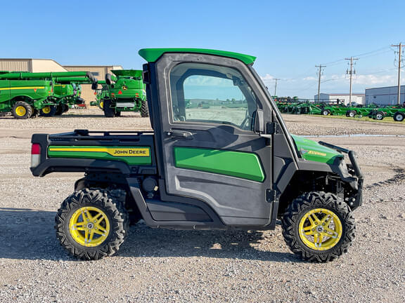 Image of John Deere XUV 835R equipment image 3
