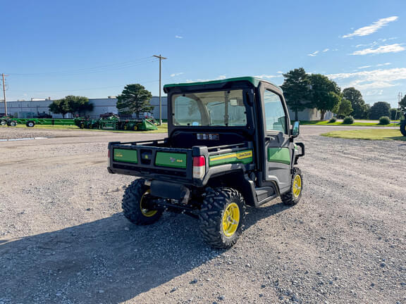 Image of John Deere XUV 835R equipment image 4