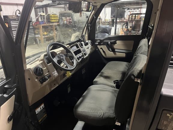 Image of John Deere XUV 835R equipment image 4