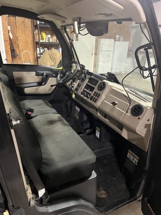 Image of John Deere XUV 835R equipment image 3