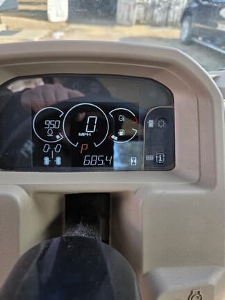 Image of John Deere XUV 835R equipment image 4