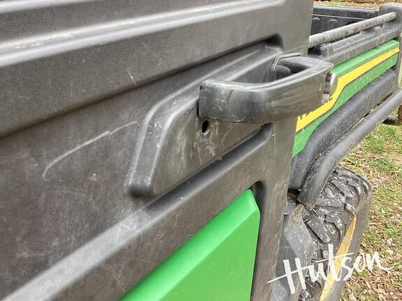 Image of John Deere XUV 835R equipment image 4