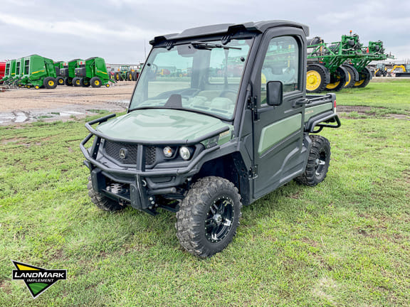 2021 John Deere XUV 835R Equipment Image0