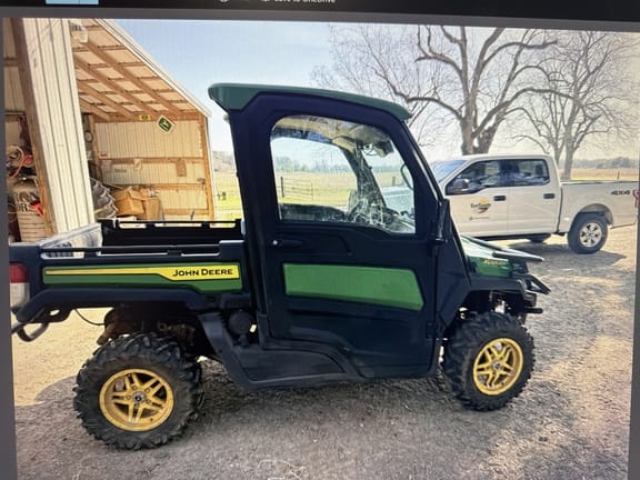 2021 John Deere XUV 835R Equipment Image0
