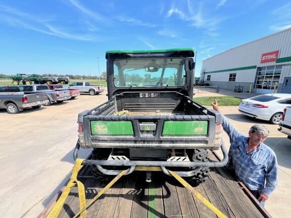 Image of John Deere XUV 835R equipment image 1
