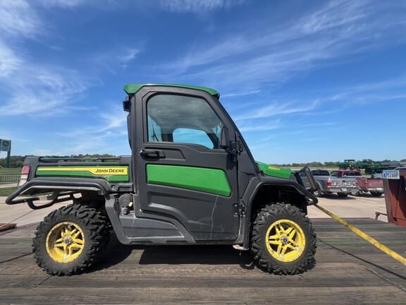 Image of John Deere XUV 835R equipment image 2