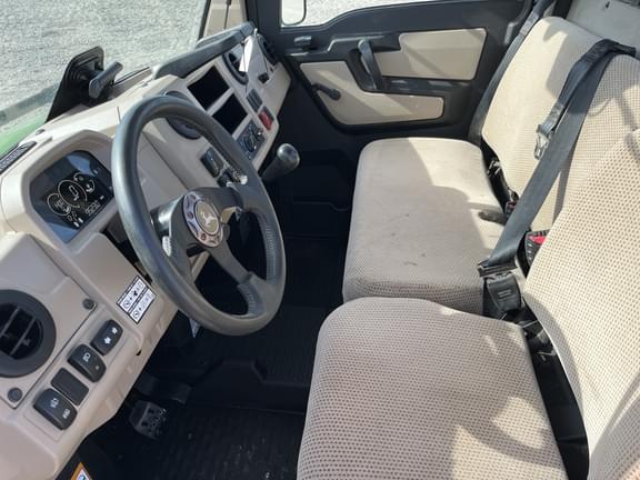 Image of John Deere XUV 835R equipment image 4