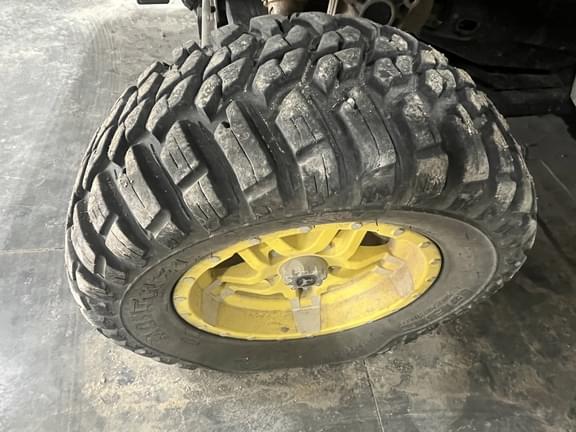 Image of John Deere XUV 835R equipment image 3