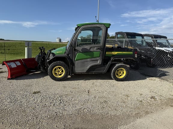 2021 John Deere XUV 835R Equipment Image0