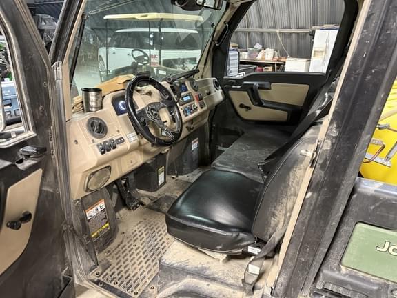Image of John Deere XUV 835R equipment image 3