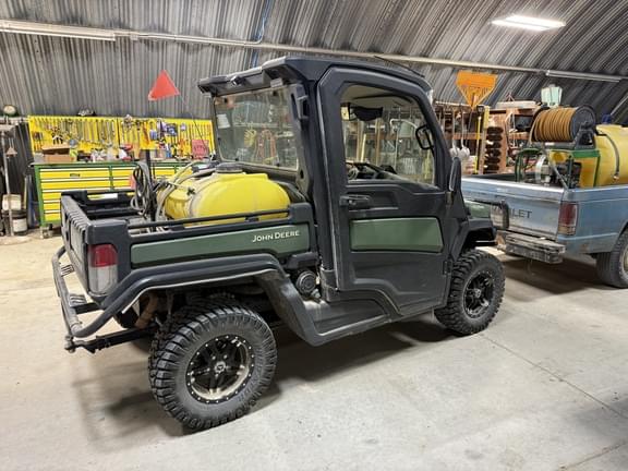 Image of John Deere XUV 835R equipment image 1