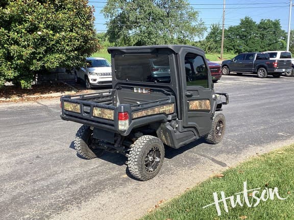 Image of John Deere XUV 835R equipment image 1