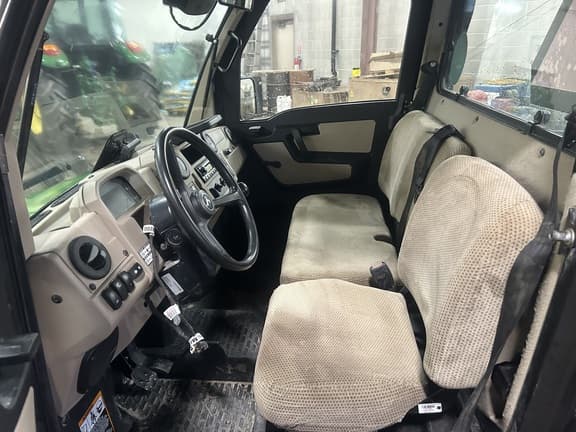 Image of John Deere XUV 835R equipment image 4