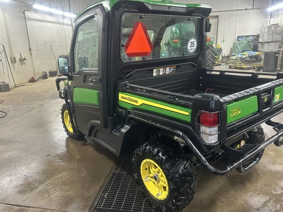 Image of John Deere XUV 835R equipment image 1