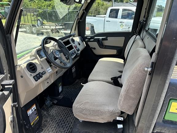 Image of John Deere XUV 835R equipment image 4