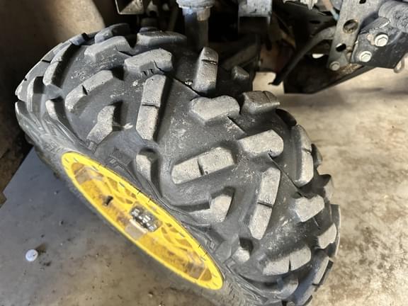 Image of John Deere XUV 835R equipment image 2