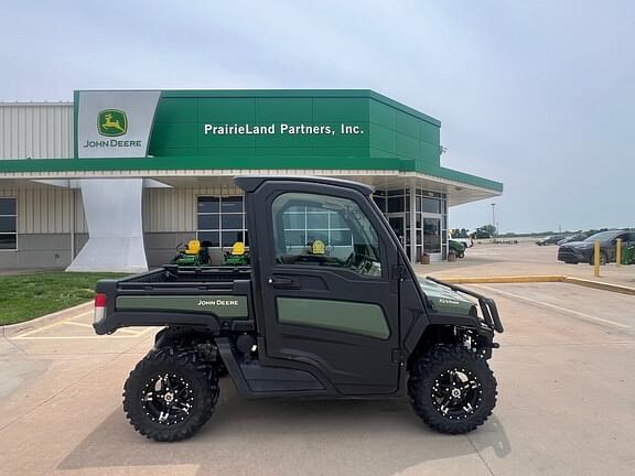 Image of John Deere XUV 835R equipment image 4