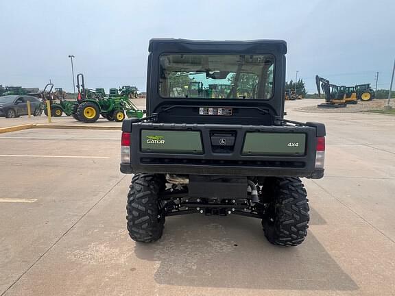 Image of John Deere XUV 835R equipment image 3