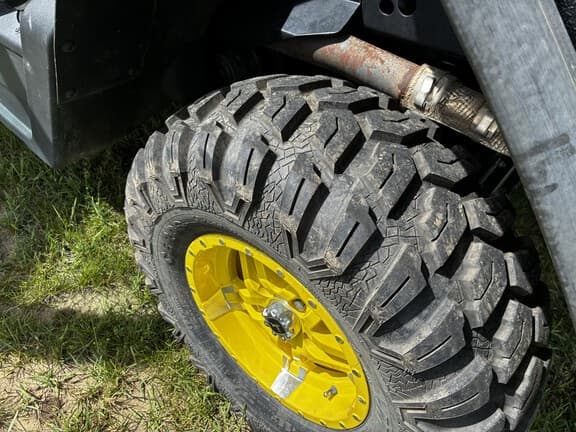 Image of John Deere XUV 835R equipment image 4