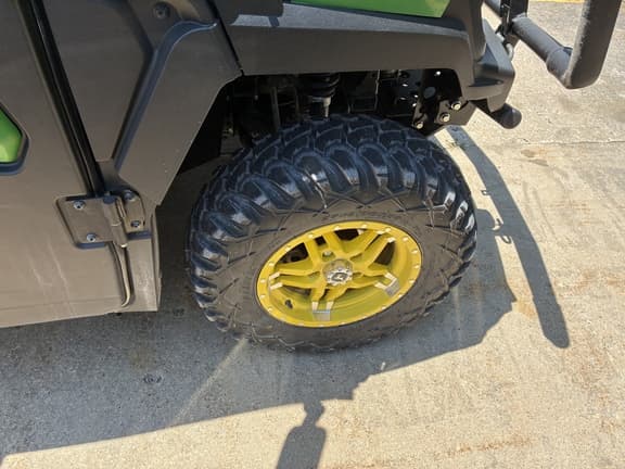 Image of John Deere XUV 835R equipment image 3