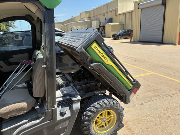 Image of John Deere XUV 835R equipment image 2