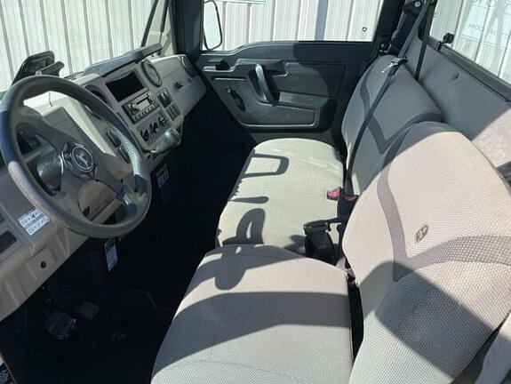 Thumbnail image John Deere XUV 835R 10