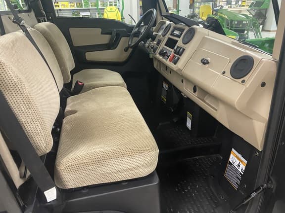 Image of John Deere XUV 835R equipment image 1