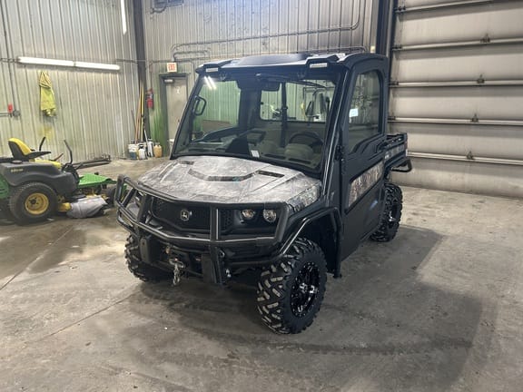 2021 John Deere XUV 835R Equipment Image0