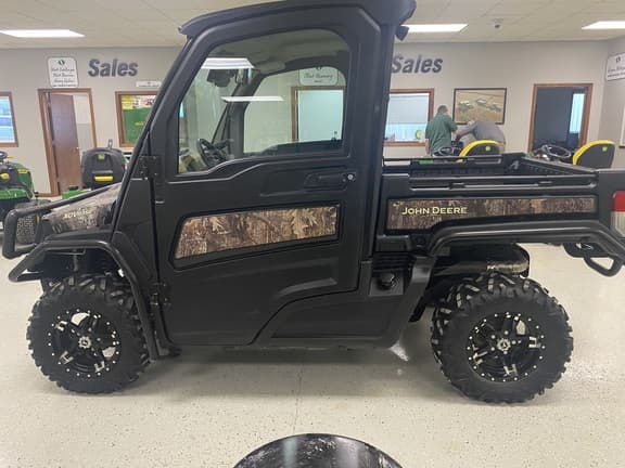 Image of John Deere XUV 835R equipment image 3