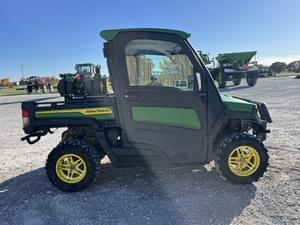 2021 John Deere XUV 835R Image
