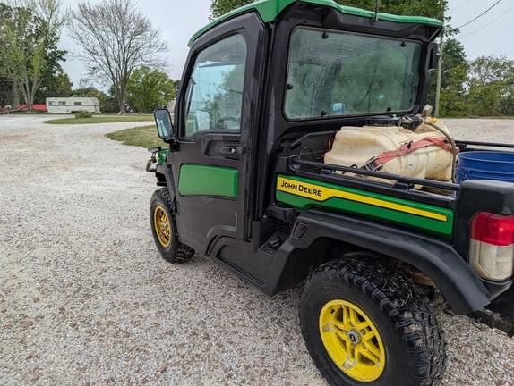 Image of John Deere XUV 835R equipment image 1