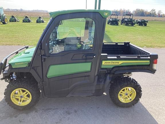 Image of John Deere XUV 835R equipment image 1