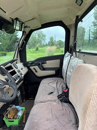 Image of John Deere XUV 835R Image 1