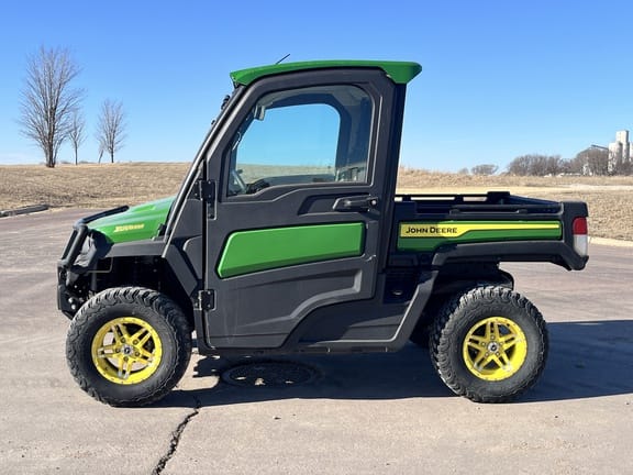 2021 John Deere XUV 835R Equipment Image0