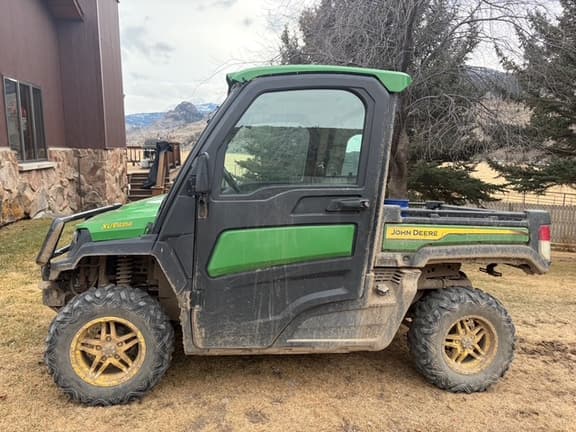 Image of John Deere XUV 835R equipment image 1