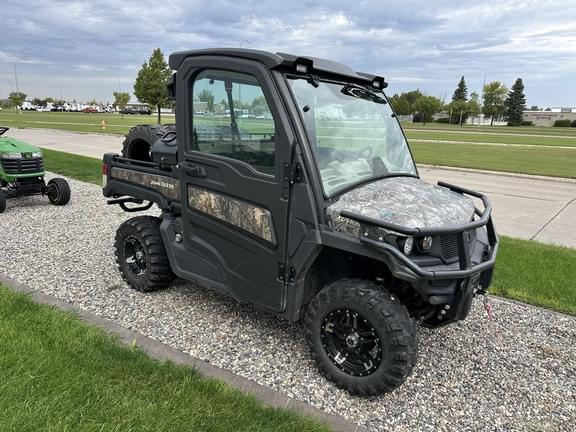 Image of John Deere XUV 835R equipment image 1