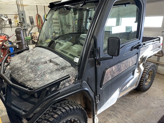 2021 John Deere XUV 835R Equipment Image0