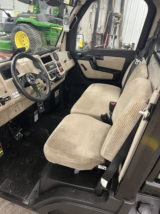 Image of John Deere XUV 835R equipment image 4